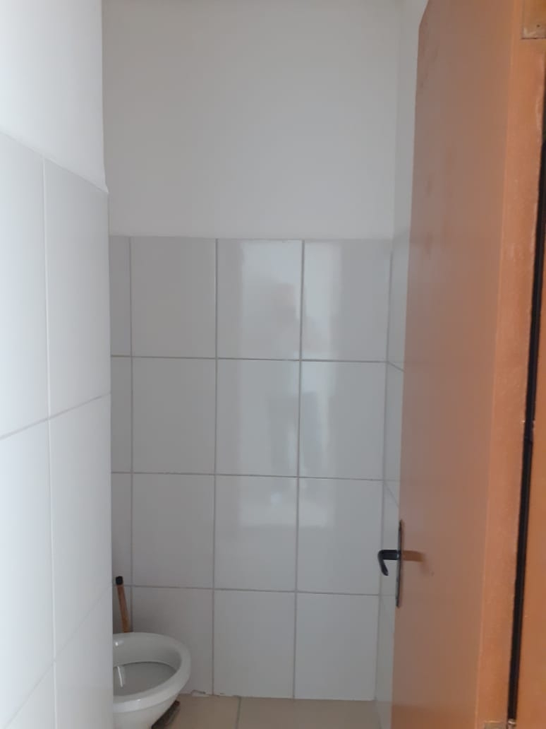 Casa comercial, com 04 sala, n